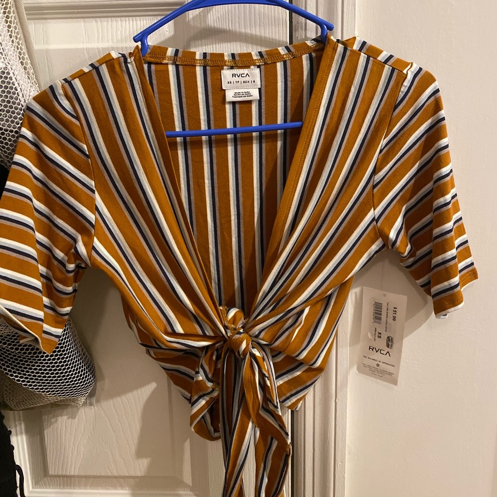 BRAND NEW RVCA top